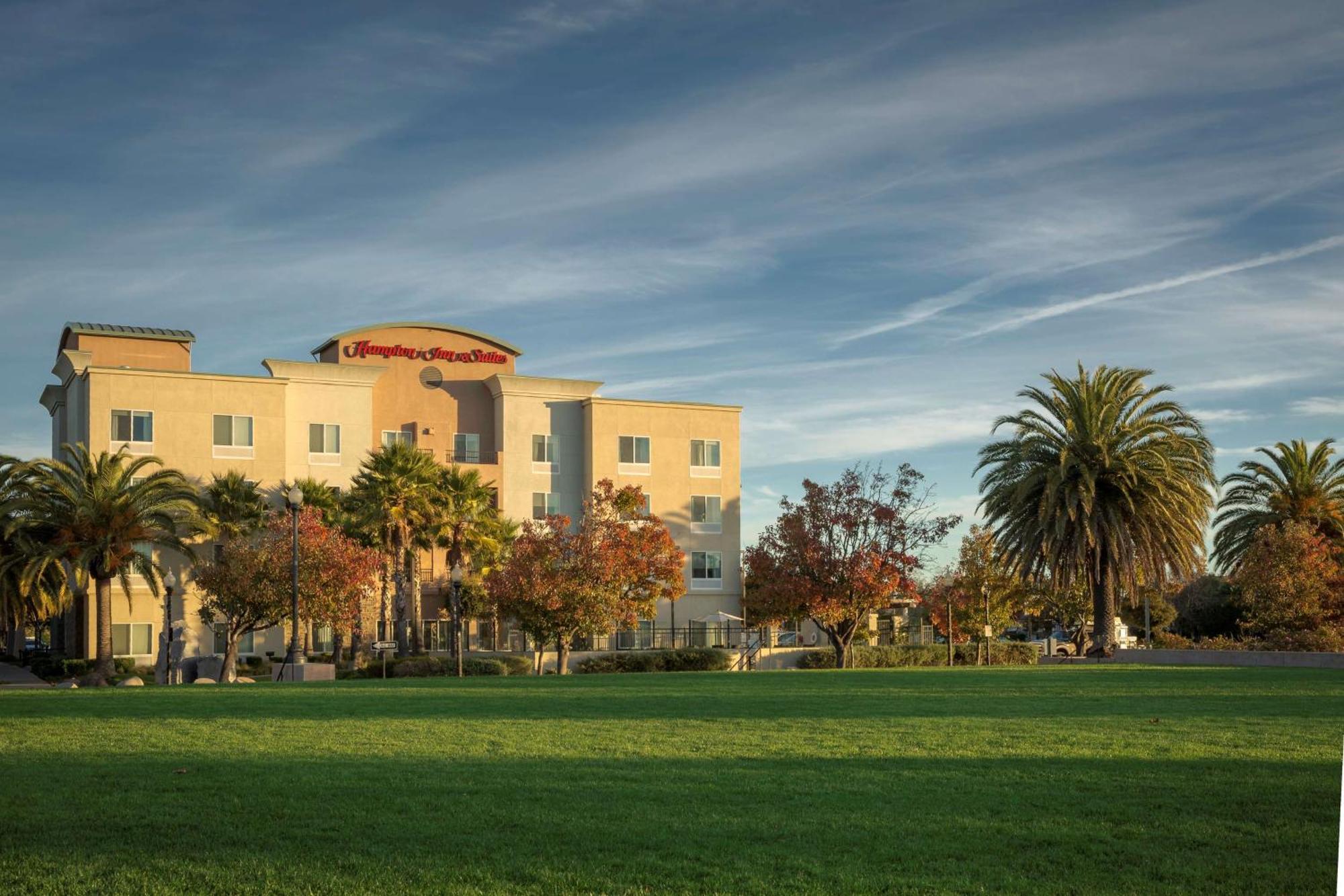 Hampton Inn & Suites Suisun City Waterfront Bagian luar foto