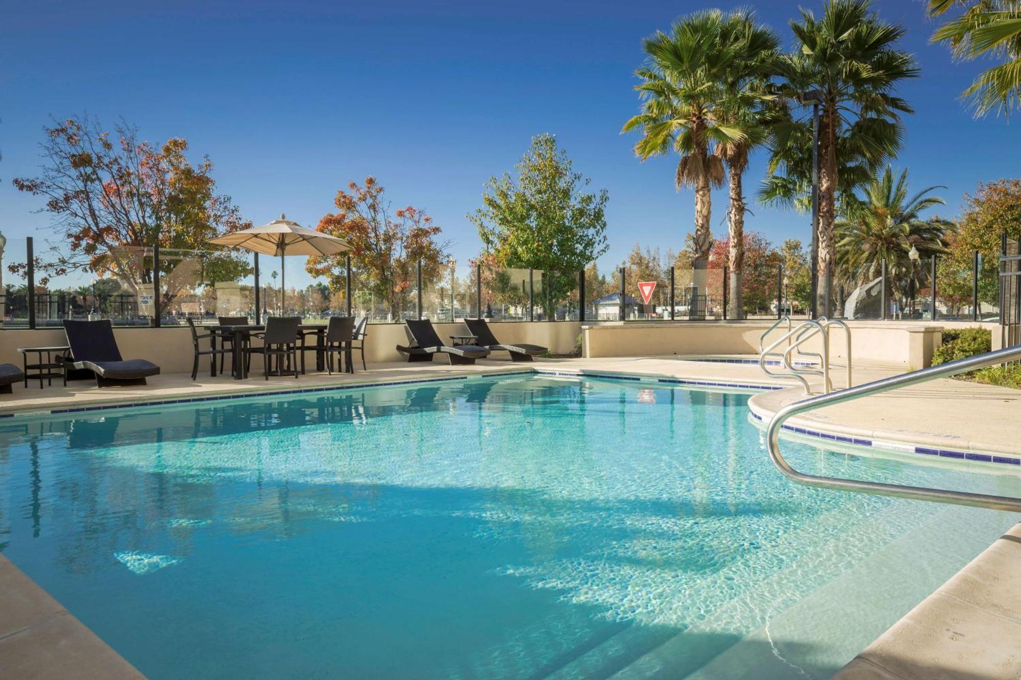 Hampton Inn & Suites Suisun City Waterfront Bagian luar foto